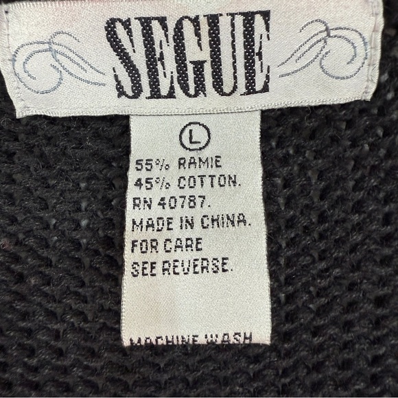 Black Red vintage Holiday Cardigan Sweater size medium Christmas embroidered - Picture 4 of 9